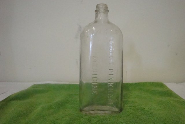 VINTAGE LYDIA E. PINKHAM'S MEDICINE 14-1/2 OZ. BOTTLE
