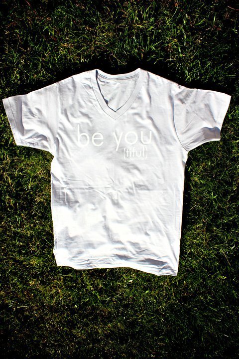 GRAY SMALL Unisex V-Neck Shirt