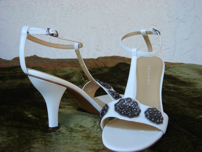 Tahari White Leather Sandal 7.5M