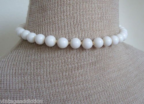 Chic Vintage White Milk Glass Bead Necklace 1950s
