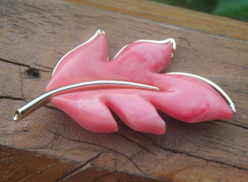 Vintage Sarah Coventry Pink Thermoset Leaf Pin/Brooch