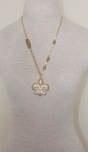 Vintage Pearl Fleur De Lis Pendant Chain Necklace