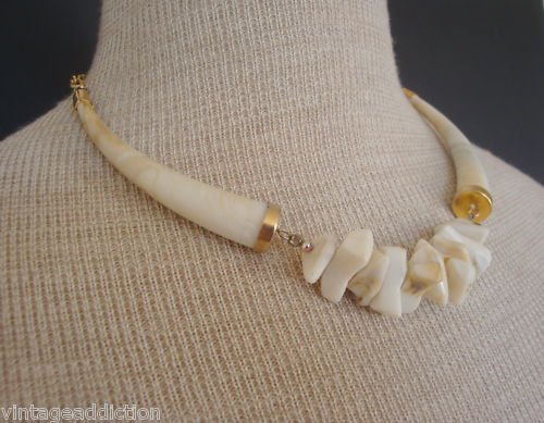 Eye Catching Vintage Art Deco Cream Chunky Necklace