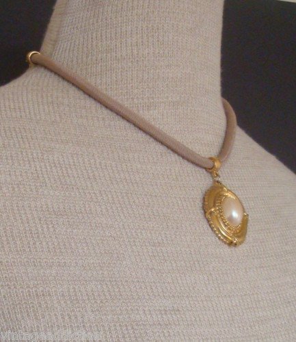 Vintage 1928 White Pearl Pendant Elegant Necklace