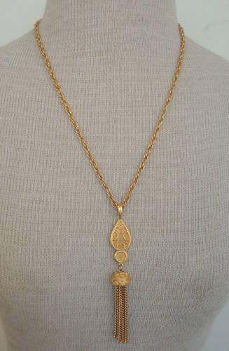 Vintage Crown Trifari Gold Tone Tassel ChNecklace
