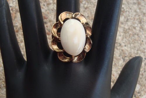 Vintage Cream Glass Adjustable Size Ring