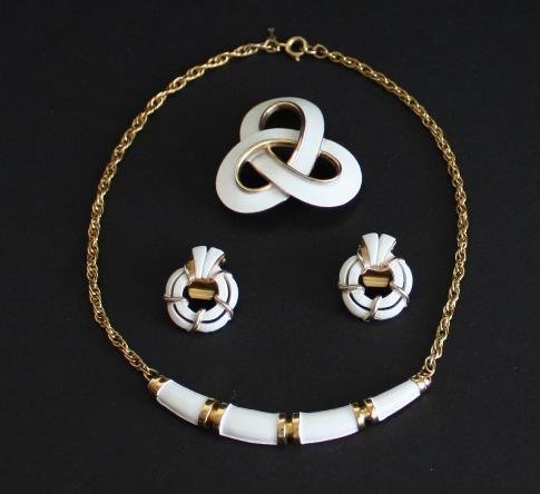 Vintage Crown Trifari Necklace Earrings Brooch Set
