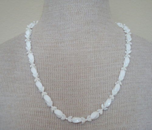 Vintage White Milk Glass Necklace 1950s