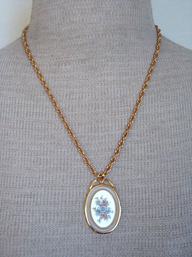 Beautiful Vintage Rose Cameo Pendant Chain Necklace