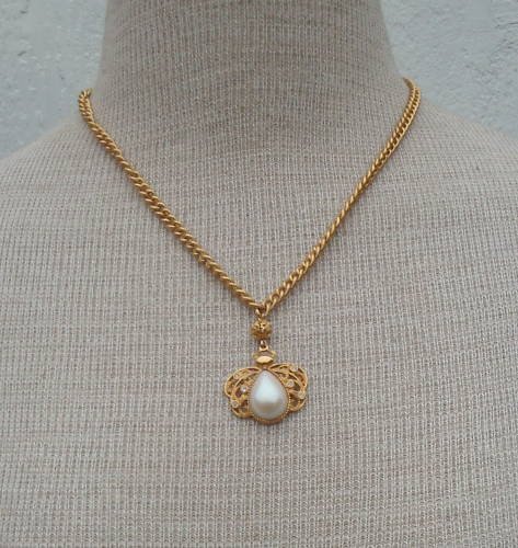 Vintage Cute Avon Bug Rhinestone Pendant Necklace