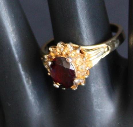 Vintage Beautiful Red Garnet Ring Size 8