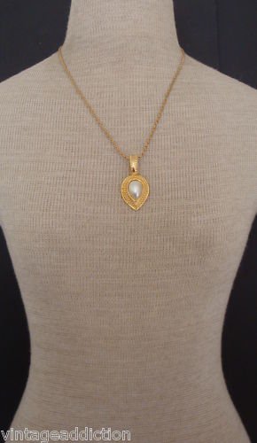 Vintage Tear Drop White Faux Pearl Necklace