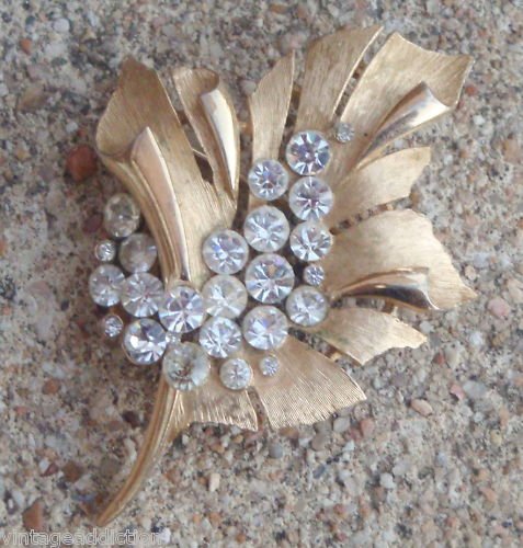 Outstanding Vintage Crown Trifari Rhinestone Pin/Brooch