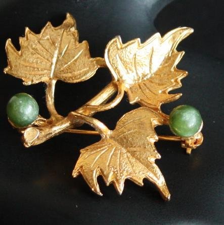 Vintage Signed Hobe Grape Fine Jade Pin/Brooch