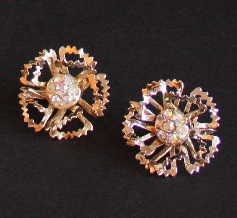 Vintage Sarah Cov Carnation Gold Tone Clip On Earrings