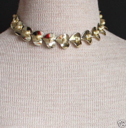 Vintage Golden Leaves Faux Pearl Choker Necklace