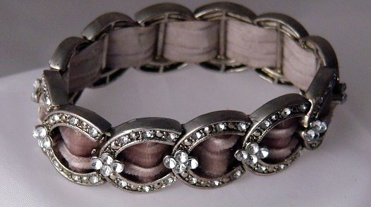 Looking for luck horseshoe are lucky rhinestone bracelet
