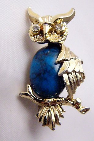 Who are You VTG Gerrys Owl pin Green rhinestone eyes blue belly
