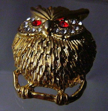 Hoot Owl goldtone pin rhinestones red eyes