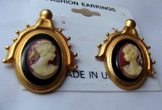 Retro look Pony Tail Girl Cameo dangle Pierced Earrings