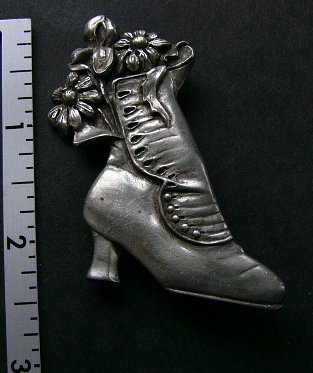 1983 Seagull Pewter old fashion hi top shoe pin collectible