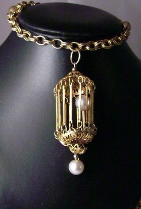 Vintage goldtone filagree cage pendant chain pearl