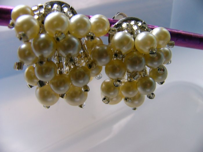 Dangle Cha Cha Faux Pearl Beads clip on earrings