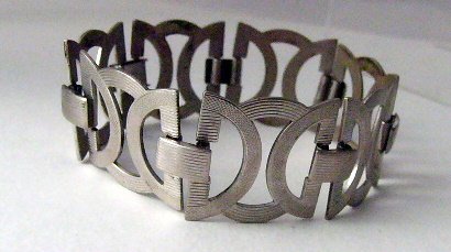 Modern Open Link Circle metal Bracelet