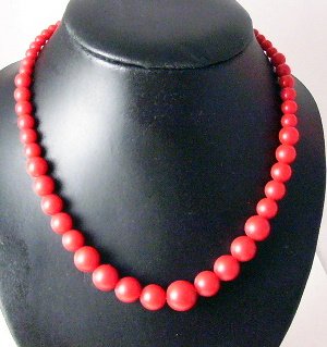 Vintage Red Plastic graduated Bead Necklace