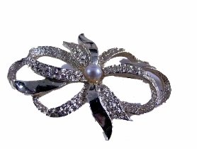 Vintage Goldtone Swirl Bow Pin with Faux Pearl