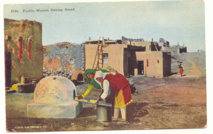 PUEBLO WOMEN BAKING BREAD, VINTAGE POSTCARD NEW MEXICO #191