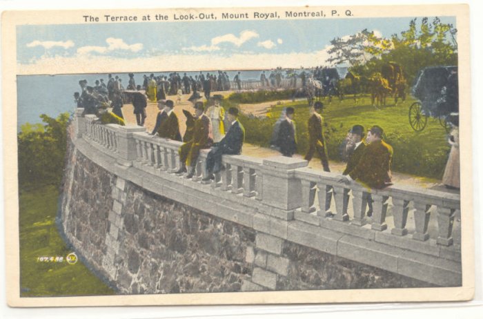 TERRACE AT THE LOOKOUT, MOUNT ROYAL, MONTREAL Unused POSTCARD #202