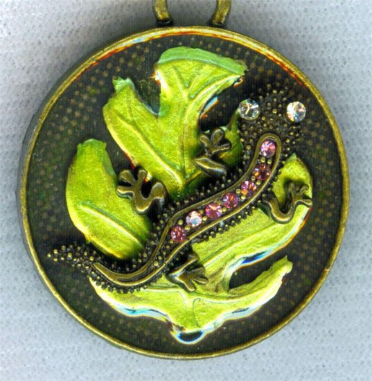 ANTIQUE STYLE BRASS LIZARD IGUANA ANIMAL PRINT LOCKET NECKLACE