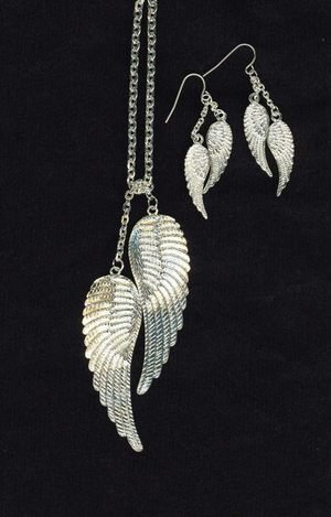 URBAN ANGEL WINGS NECKLACE SET