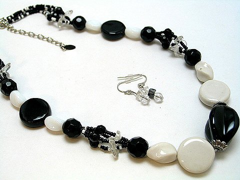 BLACK & OFF WHITE CERAMIC CRYSTAL SET