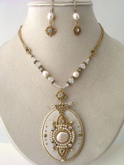 CHUNKY WHITE AB CRYSTAL FAUX PEARL BEAD SET