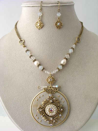 CHUNKY CIRCLE WHITE AB CRYSTAL FAUX PEARL BEAD SET