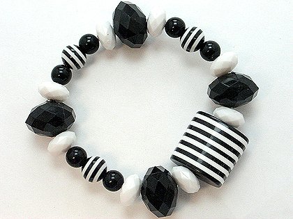BLACK WHITE STRIPE SINGLE ROW LUCITE BEAD BALL BRACELET
