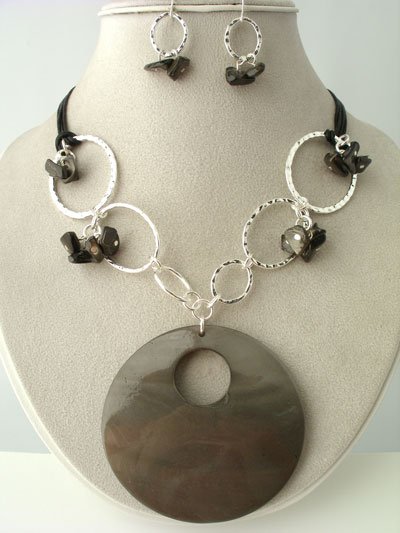 CHUNKY JET BLACK SHELL SEED BEAD NECKLACE SET