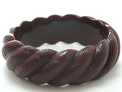SIAM RED BAKELITE STYLE BANGLE BRACELET