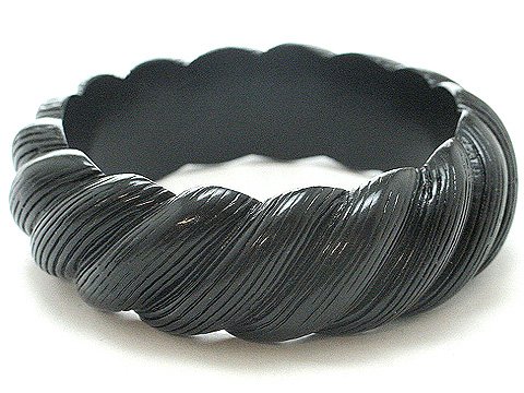 JET BLACK BAKELITE STYLE BANGLE BRACELET