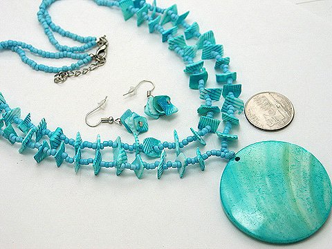 CHUNKY BLUE LUCITE PEARL SHELL SEED BEAD NECKLACE SET