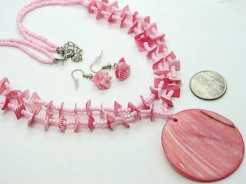 CHUNKY PINK LUCITE PEARL SHELL SEED BEAD NECKLACE SET