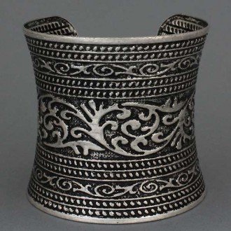 TEXTURED SILVER P WIDE BANGLE BRACELET
