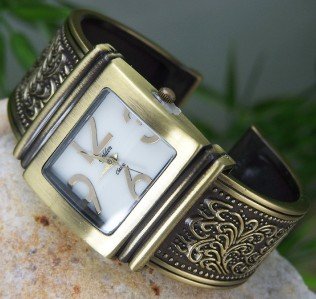 NEW GOLD TONE ANTIQUE STYLE BRACELET BANGLE WATCH