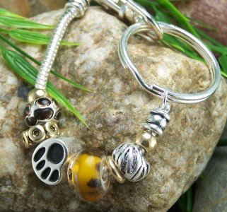 NEW EUROPEAN ANIMAL PAW PRINT PURSE BRACELET KEYCHAIN