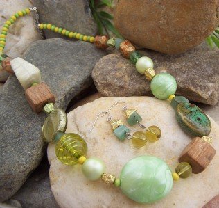 NEW BOHO GREEN YELLOW LAMPWORK MIXED BEAD NECKLACE SET