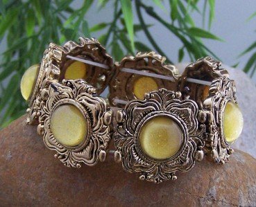 NEW YELLOW VICTORIAN STYLE GOLD TONE BANGLE BRACELET