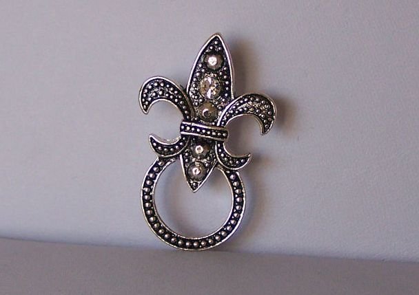 FRENCH FLEUR DE LIS FLOWER CLEAR CRYSTAL BADGE ID EYE GLASS HOLDER BROOCH PIN