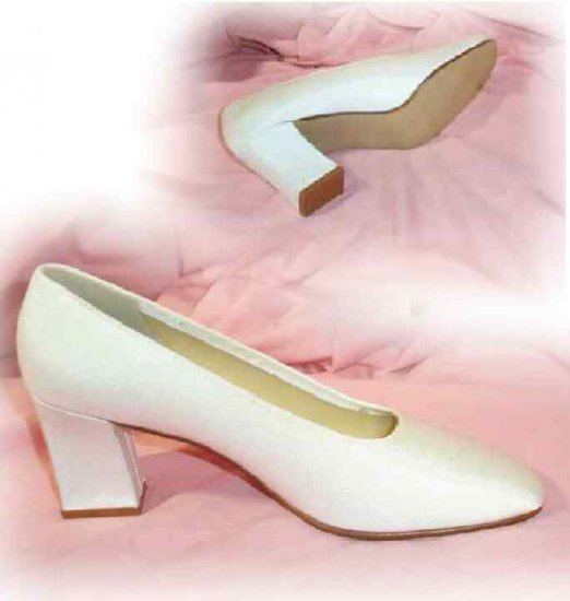 Dye-to-Match Crepe Pumps - 3 in heel - USA made - Retail $68 - YOUR PRICE $9.99 - sz 8